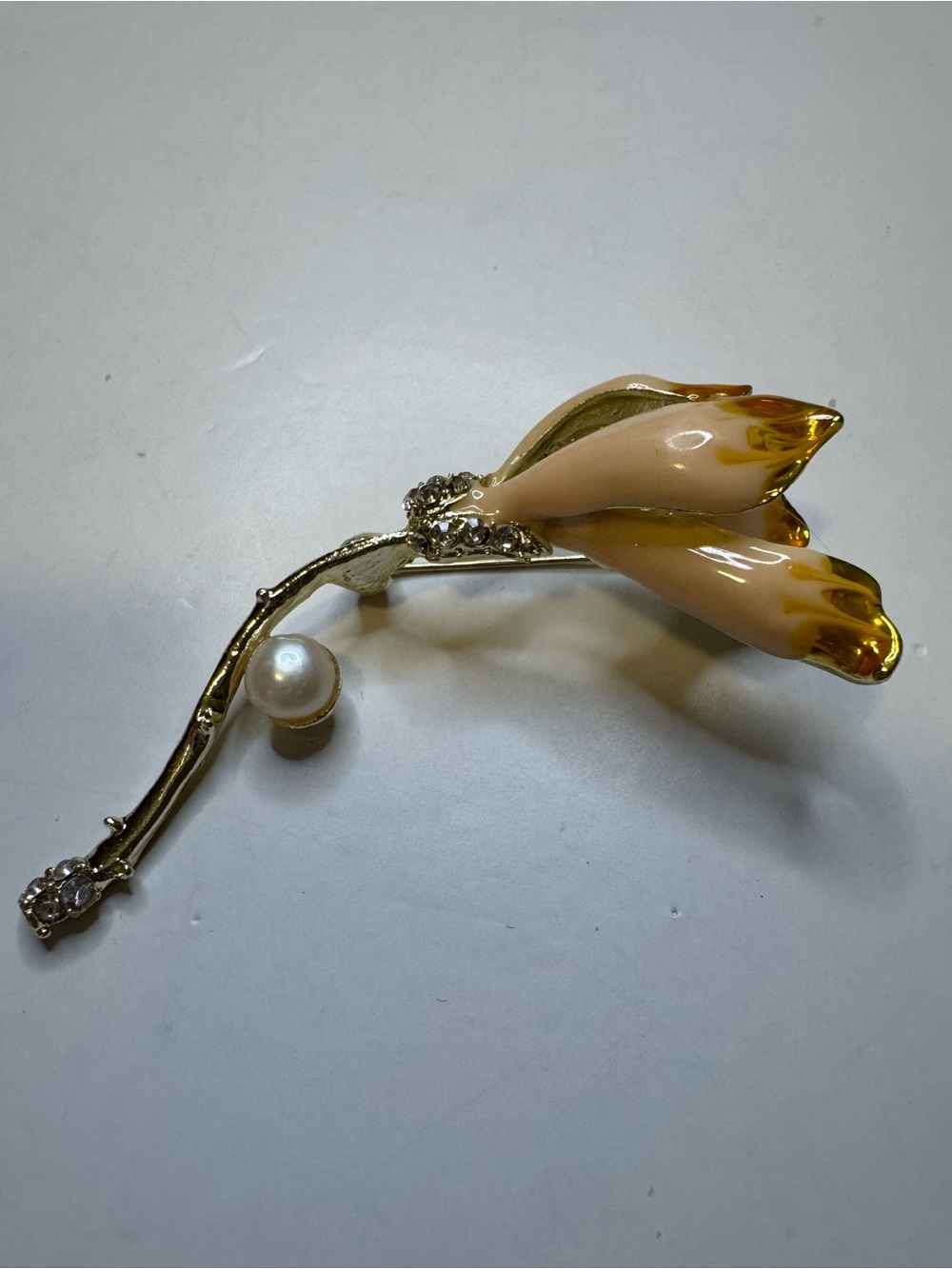 Elegant Flower Pearl Brooch - Picture 3 of 3